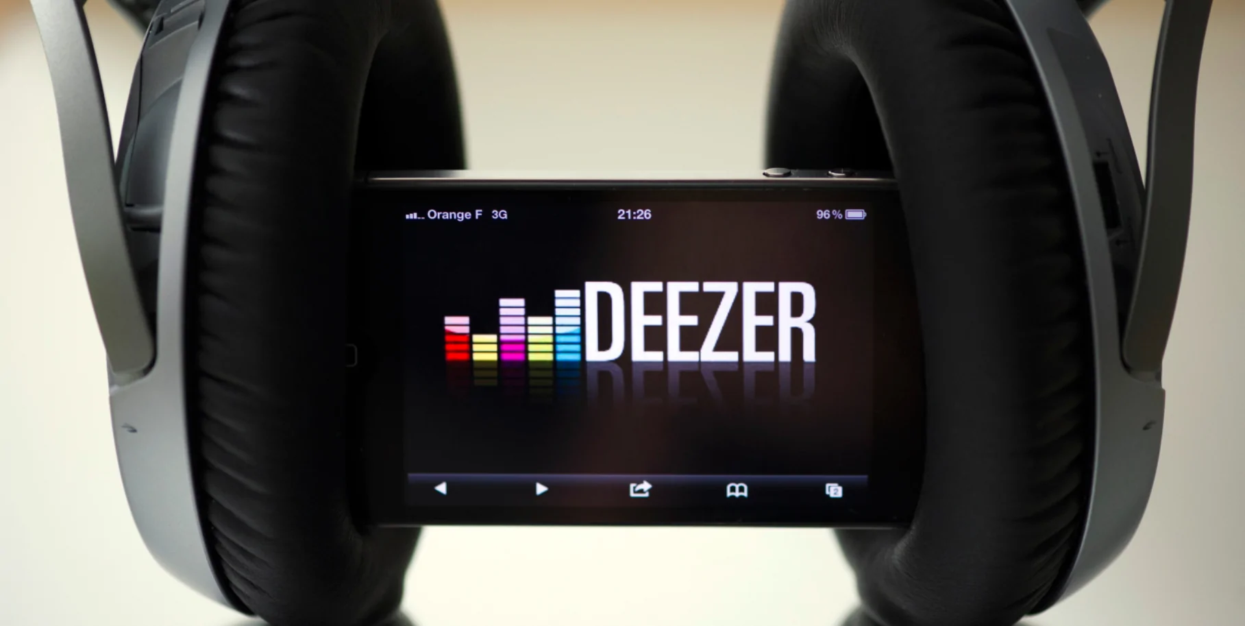 Deezer instead. Deezer. Deezer лого. Deezer Premium.