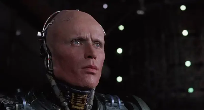 RoboCop (1987) filmi, bilinen en iyi yapay zeka filmleri arasında yer alır.
