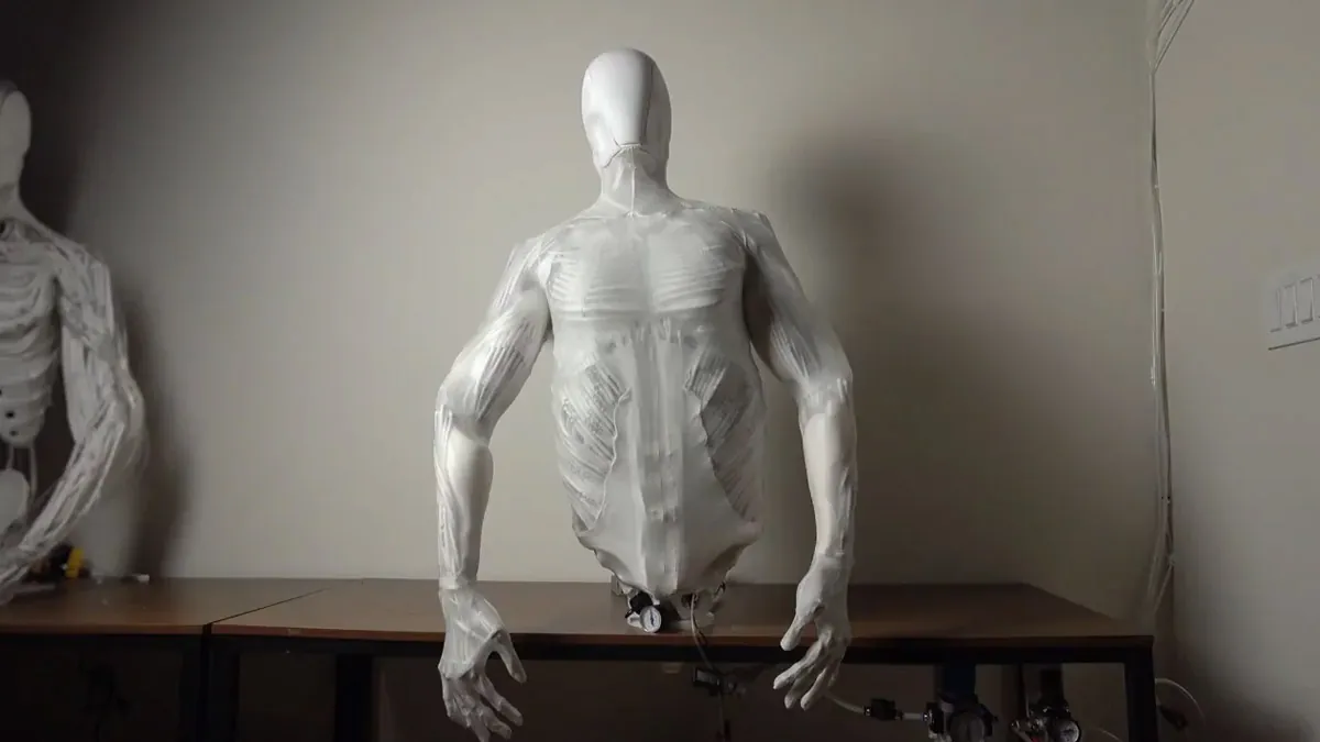 Clone Robotics'in Torso 2 Modeli: İnsan Benzeri Hareketler ve Gelişmiş Teknoloji ile Yeni Bir Dönem Başlatıyor