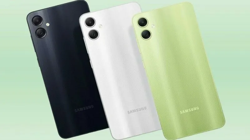 Samsung'un Galaxy A06 5G Modeli Özellikleri Ortaya Çıktı: Dimensity 6300 ve Daha Fazlası Android telefon pazarının lideri konumundaki Samsung, her bütçeye hitap eden cihazlar üretmeye devam ediyor. Şirket, uygun fiyatlı telefonlarıyla bilinen A serisine yeni bir cihaz eklemeye hazırlanıyor. Geçtiğimiz yıl tanıtılan Galaxy A06’nın yeni versiyonu olarak geliştirilmekte olan Galaxy A06 5G, özellikleriyle dikkat çekiyor. **Galaxy A06 5G, Dimensity 6300 işlemci ile gelecek** Galaxy A06, geçtiğimiz yıl uygun fiyatlı kullanıcılar için cazip bir seçenek olmuştu. Şimdi ise Samsung, Galaxy F06 5G’nin bir versiyonu olan Galaxy A06 5G’yi tanıtmaya hazırlanıyor. Resmi bir açıklama olmasa da sızıntılar, yeni telefonun özelliklerini ortaya çıkardı. X (eski adıyla Twitter) üzerinde yapılan paylaşımlar, Galaxy A06 5G’nin Hindistan’da üç farklı versiyonla duyurulacağını gösteriyor. Bu versiyonlar 4GB RAM + 64GB depolama, 4GB + 128GB ve 6GB + 128GB olacak. **Fiyat ve diğer detaylar** Galaxy A06 5G’nin fiyatı konusunda da bazı bilgiler sızdı. Başlangıç modelinin yaklaşık 12 bin 499 Hint rupisi (yaklaşık 145 dolar) fiyat etiketiyle satışa sunulması bekleniyor. En yüksek modelin ise 178 dolar civarına satılacağı öngörülüyor. Telefonun, MediaTek Dimensity 6300 işlemcisinden güç alacağı iddia ediliyor. Ayrıca 6.7 inçlik HD+ 90Hz yenileme hızına sahip LCD ekran ve Android 15 tabanlı One UI 7.0 işletim sistemiyle geleceği belirtiliyor. Galaxy A06 5G, 4 yıl boyunca işletim sistemi, 4 yıl boyunca da güvenlik güncellemeleri alacak. **Kamera özellikleri** Kamera tarafında, Galaxy A06 5G'nin 50 megapiksel ve 2 megapiksel arka kameralara ve 8 megapiksel selfie kamerasına sahip olacağı tahmin ediliyor. Bu özellik, düşük bütçeli kullanıcılar için yeterli performansı sunmayı vaat ediyor. Galaxy A06 5G, uygun fiyatıyla dikkat çekerken, sunduğu özelliklerle de kullanıcıların ilgisini çekmeye hazırlanıyor.