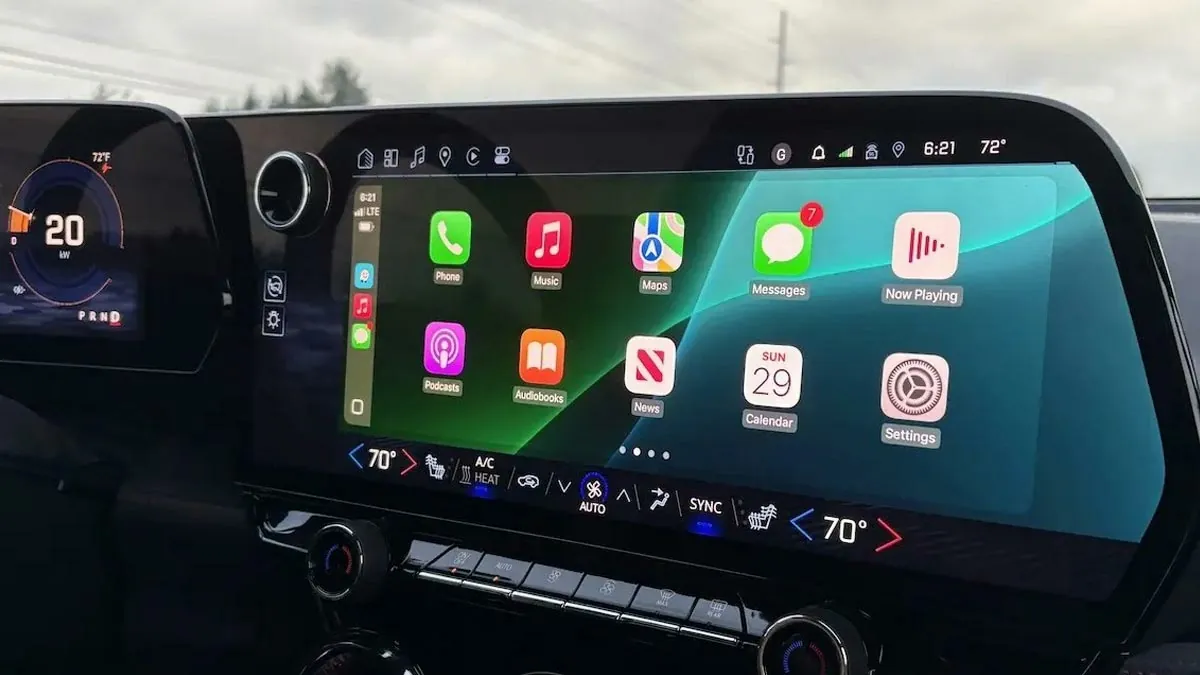 Apple, iOS 18.4 ile CarPlay’de Devrim Yaratıyor: Artık Daha Fazla Simge, Daha Az Dokunuş!