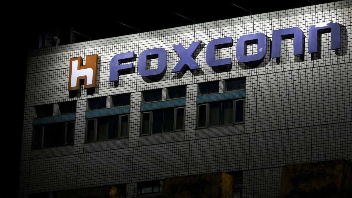 Foxconn, Tayvan’ın İlk Yapay Zeka Modeli FoxBrain’i Tanıttı: Yeni Dönemde Yapay Zeka ve Elektrikli Araçlar Ön Planda