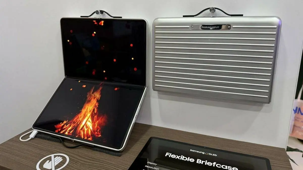 Samsung, MWC 2025’te Geleceğin Taşınabilir Teknolojilerini Sergiledi: "Flexible Briefcase" Konseptiyle Yenilikçi Bir Adım